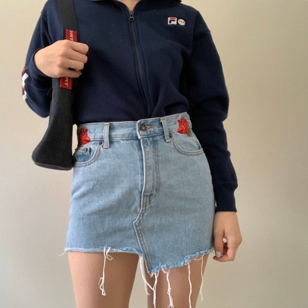 Aritzia TNA Embroidered Denim Miniskirt πΉ - Picture 2 of 4